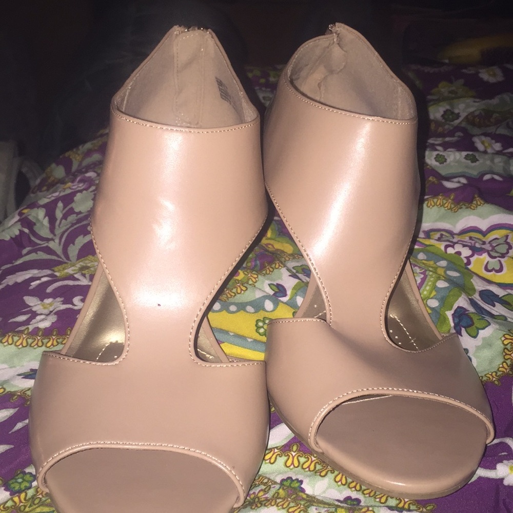 Tan 2inch Heels 11W NEVER WORN